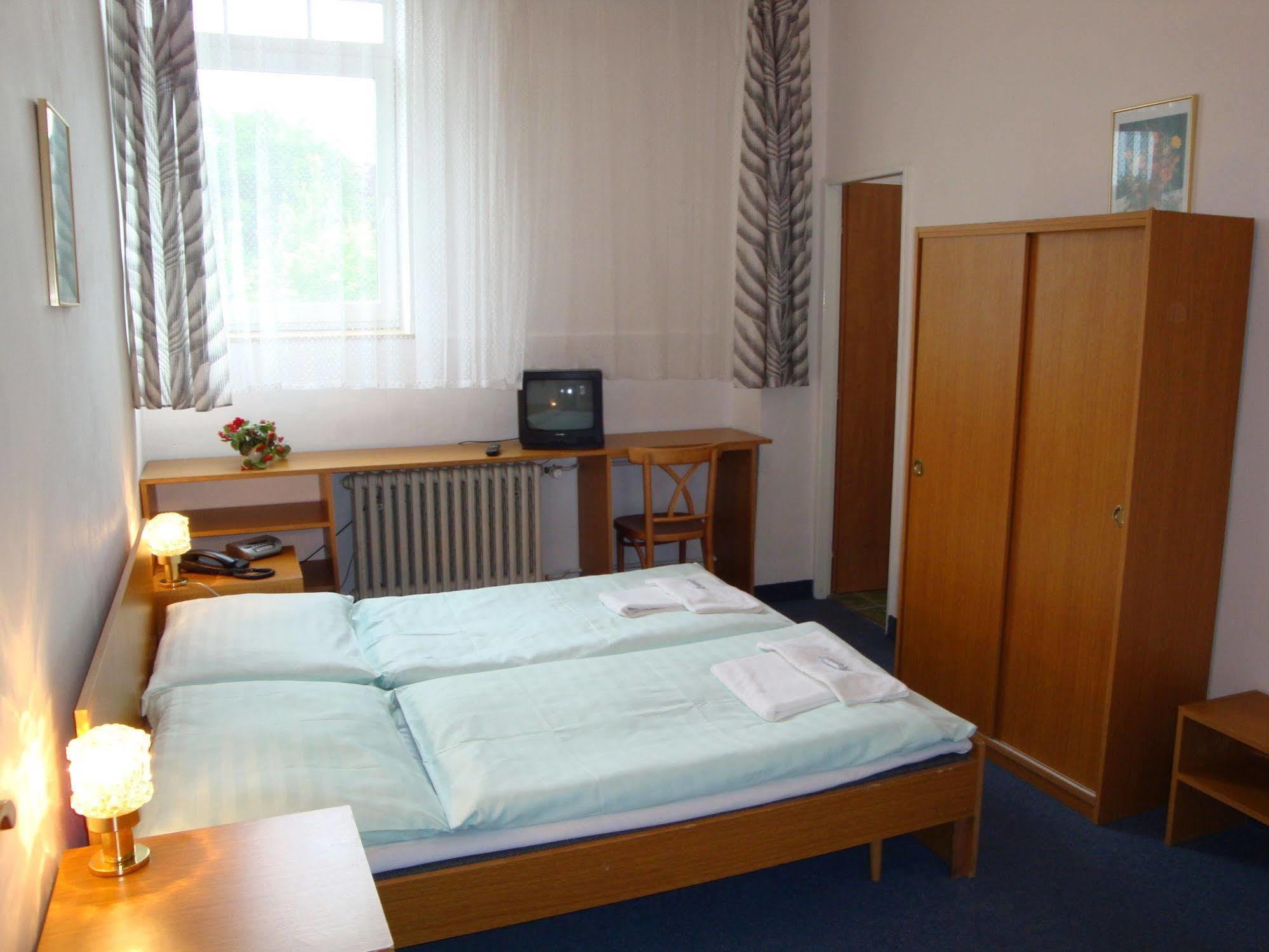 Skalka Hotell Prag Exteriör bild